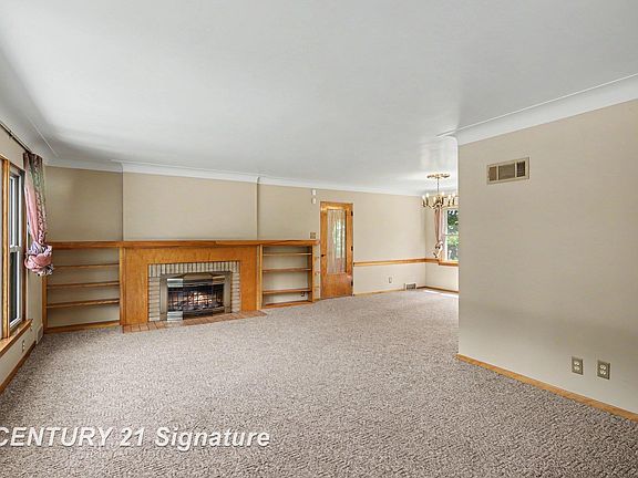 3rd image of 3572 Meadowood Ct