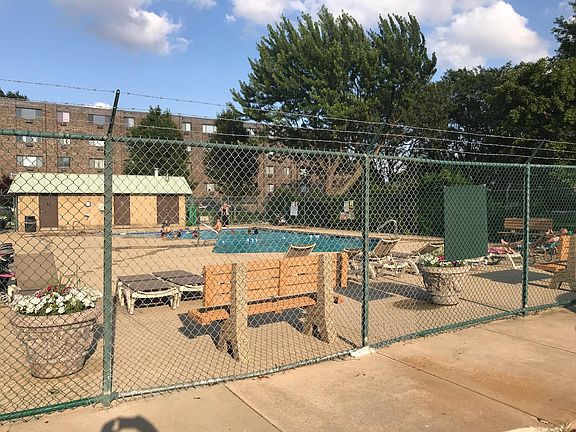 2nd image of 5306 N Cumberland Ave APT 409