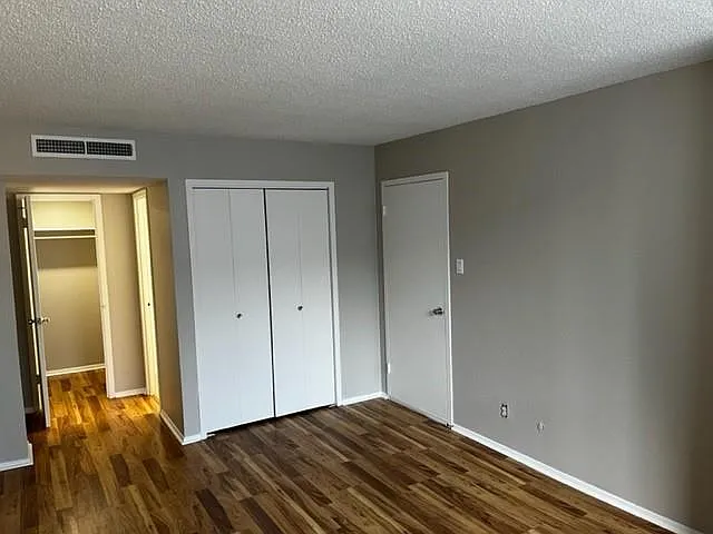 2 bed, 2.0 bath, 880 sqft, $1,650 — Photo 2