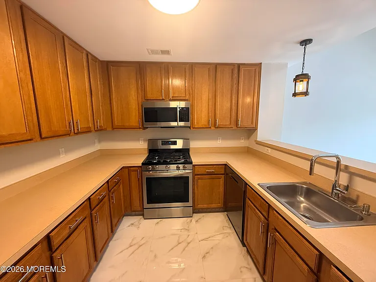 30 Oxford Ct — Photo 7