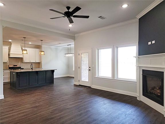 5th image of 111 Madalyn Dr