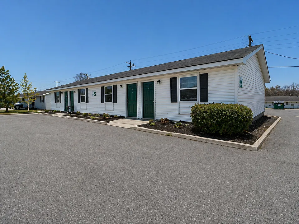 704 W Cunningham Dr #3