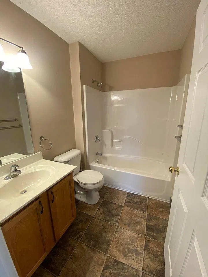 2 bed, 900 sqft, $1,400 — Photo 4