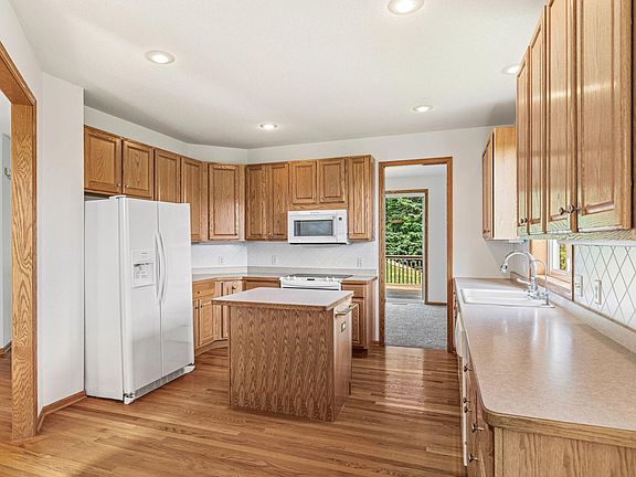 5th image of 16568 Irwindale Way
