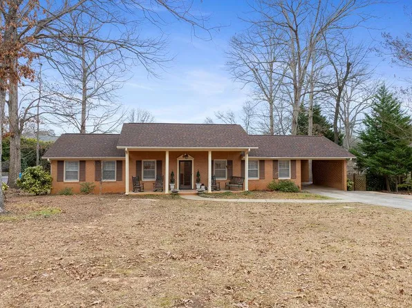 520 Colonial Dr, Greenwood, SC 29649