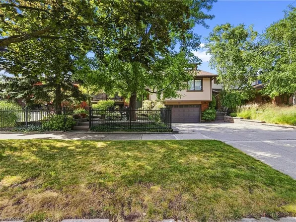 39 Audubon St S, Hamilton, ON L8J 1J6