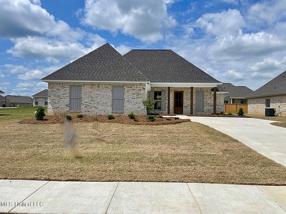 2nd image of 917 Glenwild Cir