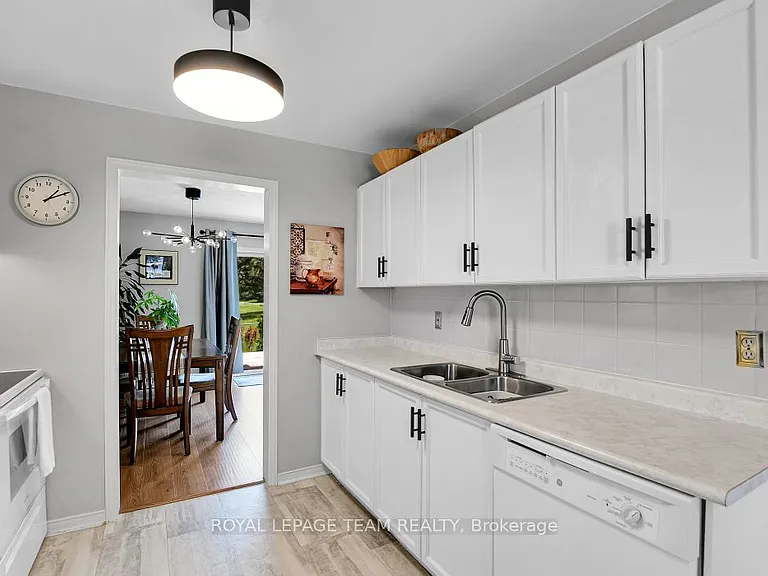 1443 Caravel Cres — Photo 8