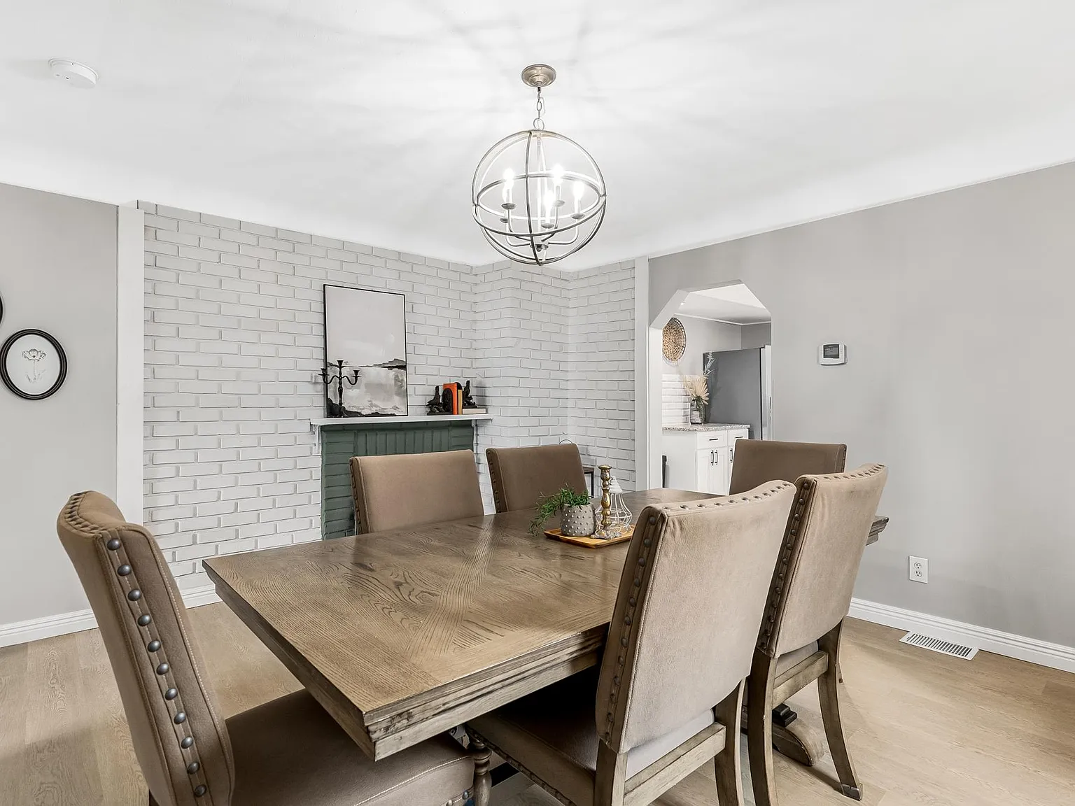 3 bed, 1300 sqft, $5,800 — Photo 4