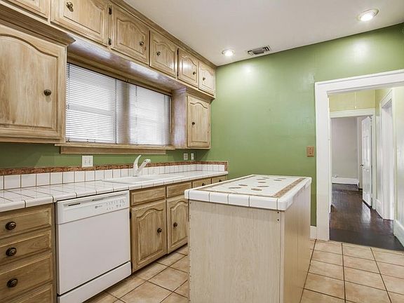 3rd image of 5842 Llano Ave