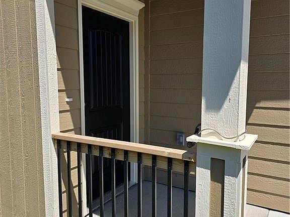 3rd image of 1727 Elderberry Ln