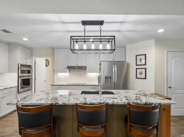 200 OAK VALLEY DR, Wimberley, TX 78676
