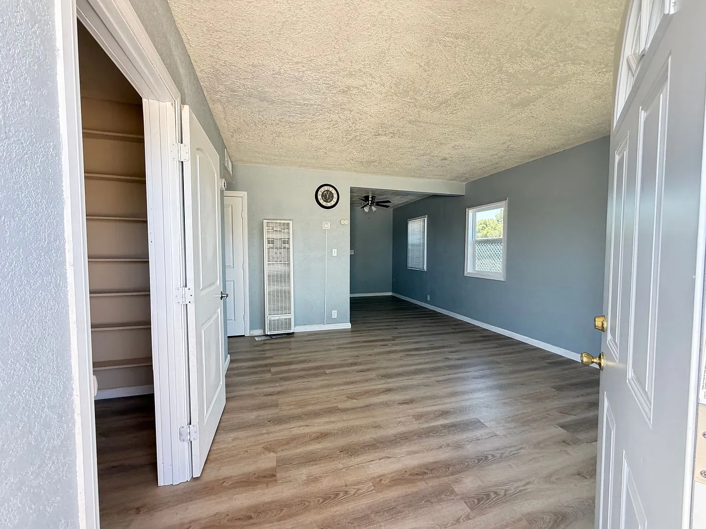 2 bedroom with outside shed and carport. — Photo 2