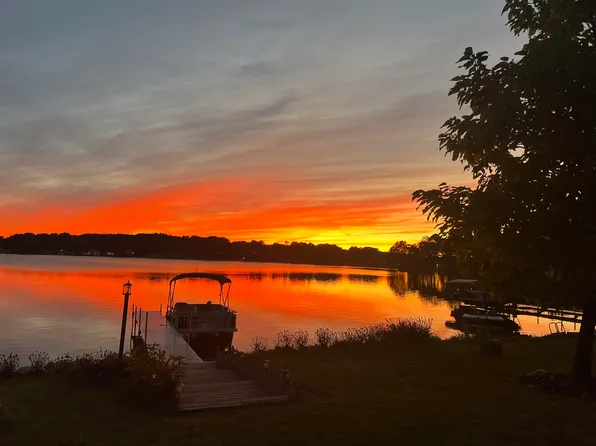 9318 School St, Lake, MI 48632