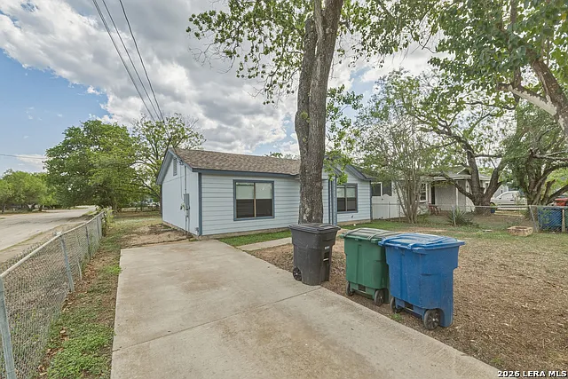 Building Photo - 402 Tedder St