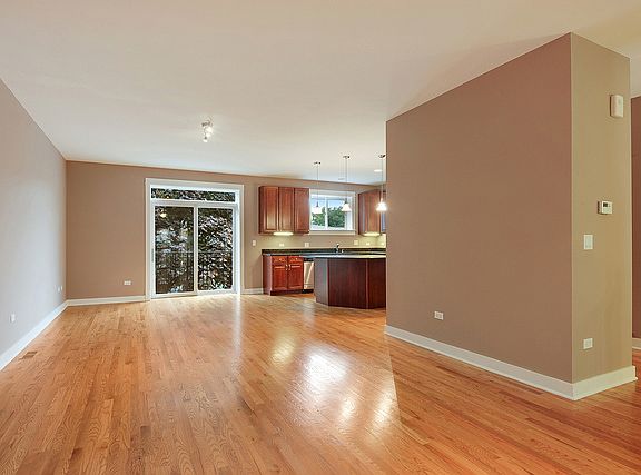 4th image of 4137 N Narragansett Ave Unit 2