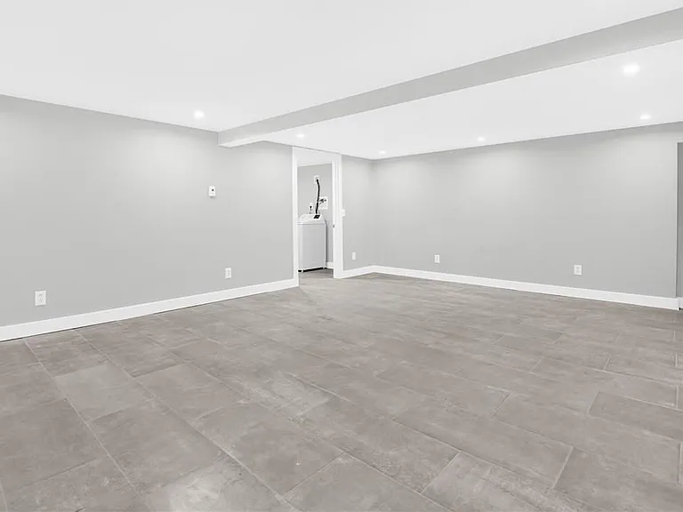 7 Jay Dr — Photo 31