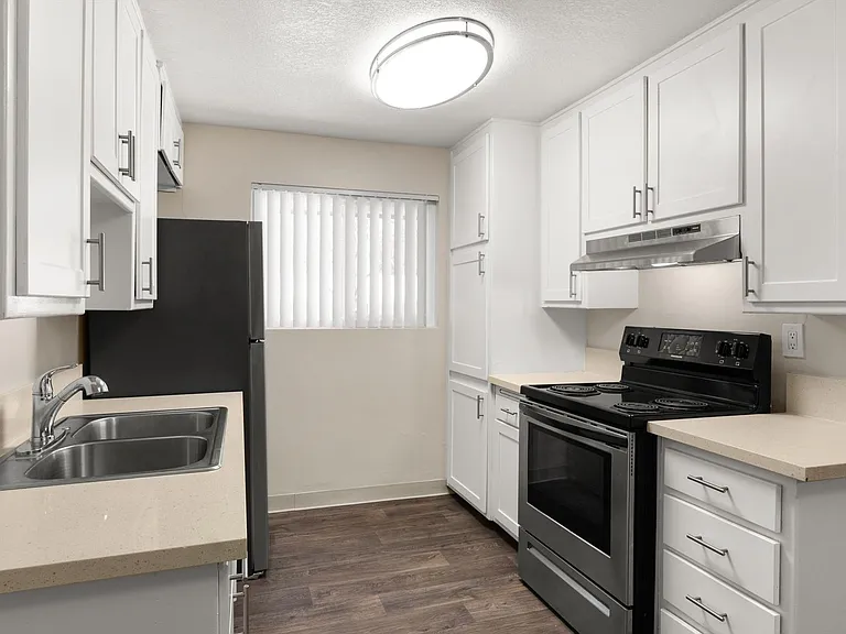 Waldorf Apartments- Riverside, CA — Photo 66