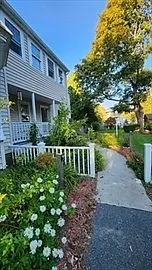 2 bed, 1.0 bath, 1100 sqft, $2,300 — Photo 3