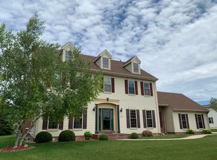 1012 River Park Dr, Waukesha, WI 53189
