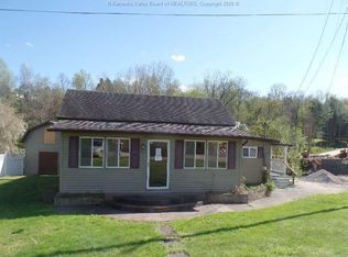 4068 New Hope Rd, Elkview, WV 25071