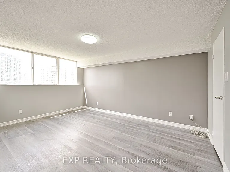 3695 Kaneff Cres #1404 — Photo 15