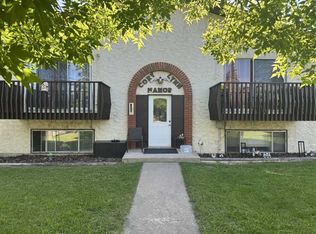 4639 48th St, Sylvan Lake, AB T4S1L4