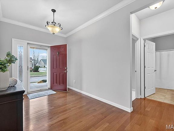 3rd image of 142 Meadows Of Wildwood Blvd