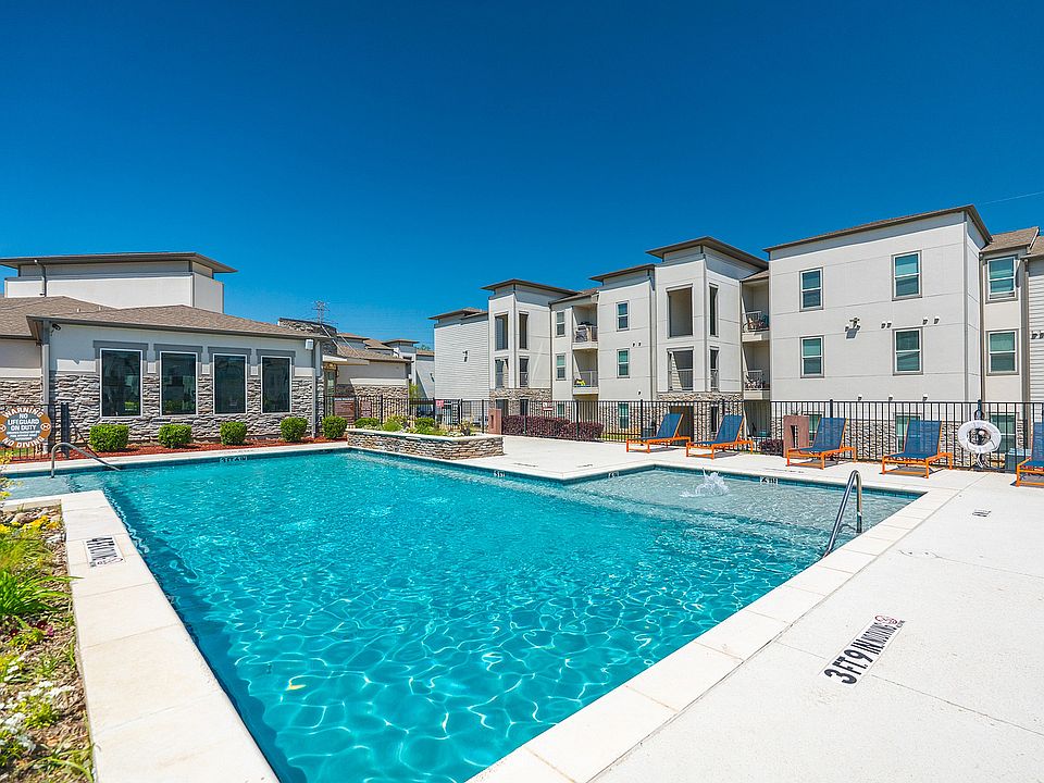 Riverside Villas- Swimming Pool Area
