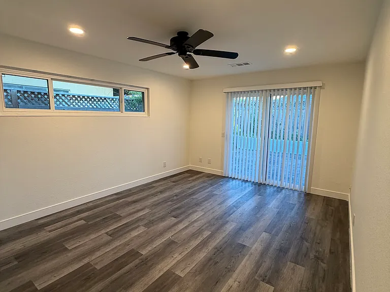 2218 Harrison St — Photo 17