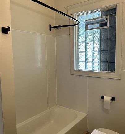 3rd image of 827 Blaine St #1-2W