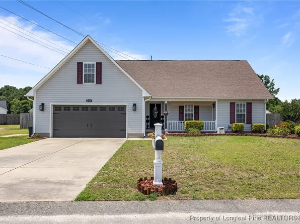 2720 Daniel Boone Ln, Hope Mills, NC 28348