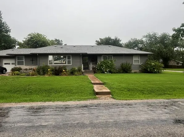 219 S 12th St, Humboldt, KS 66748