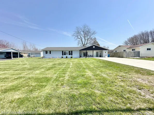 12293 Torrey Rd, Fenton, MI 48430
