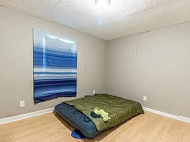 3 bed, 1000 sqft, $1,200 — Photo 2