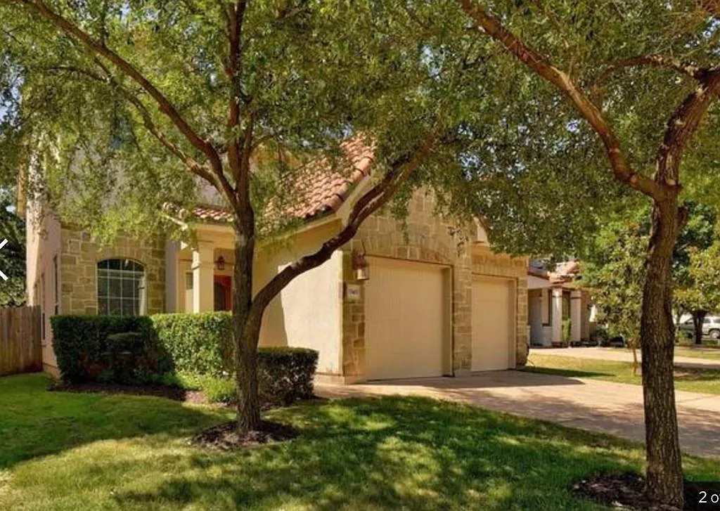 Building Photo - 15400 Interlachen Dr