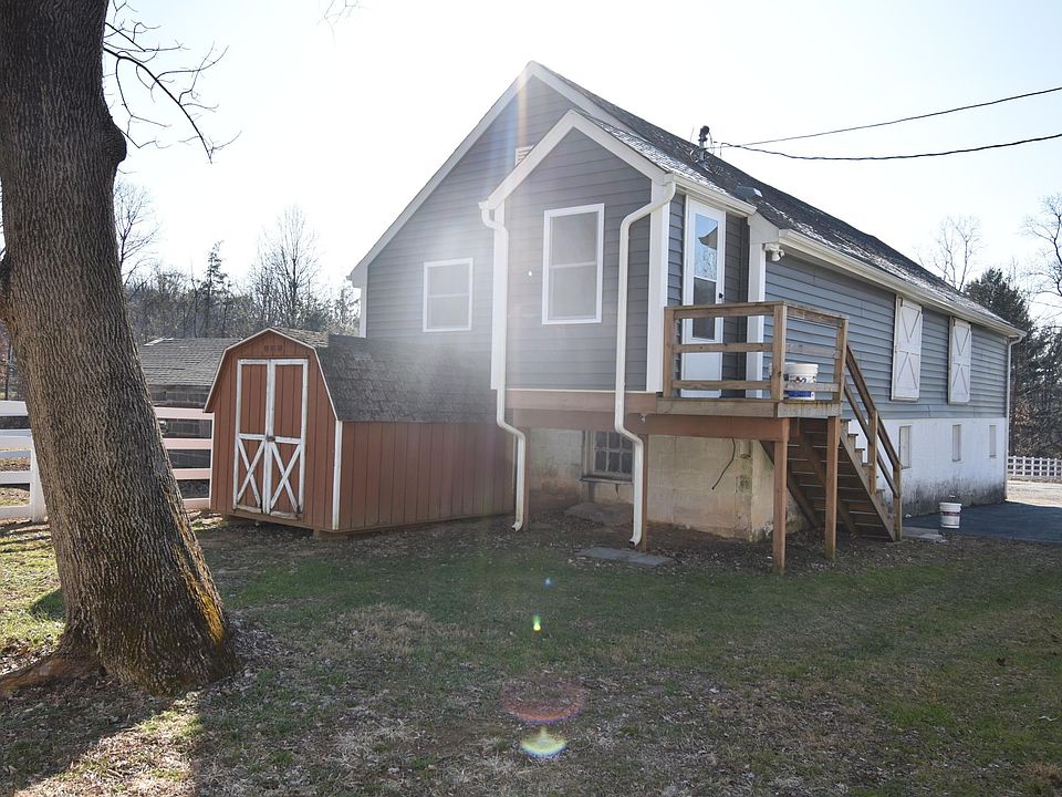 ADORABLE LITTLE HOUSE ON FARM PROPERTY