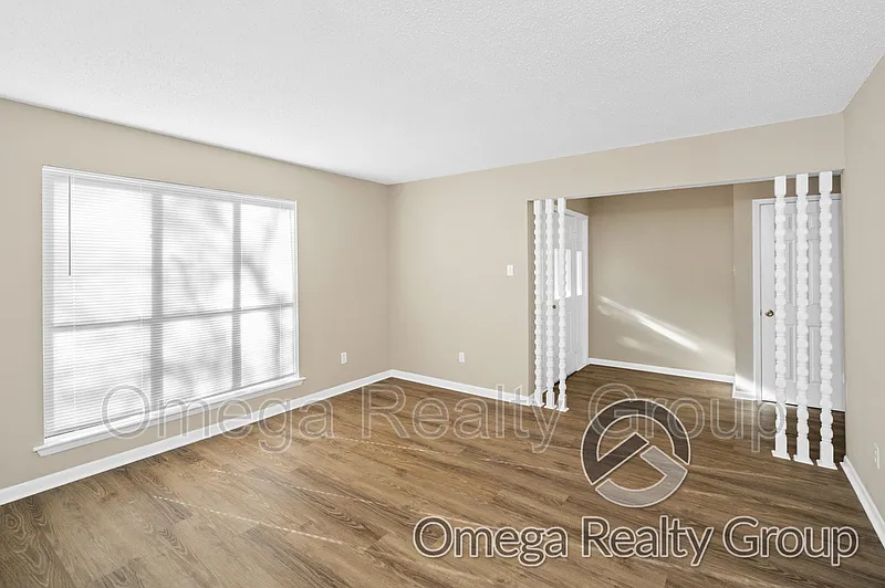 3 bed, 2.5 bath, 2375 sqft, $1,800 — Photo 3