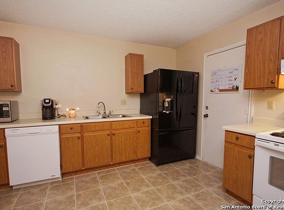 4th image of 2507 Kingswell Ave