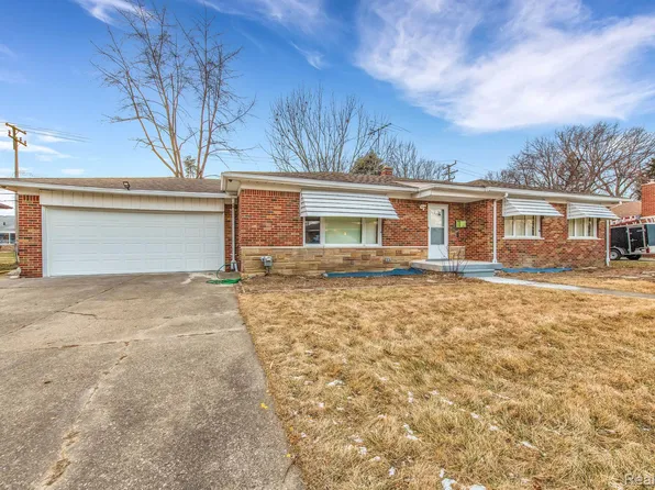 23141 Raven Ave, Eastpointe, MI 48021