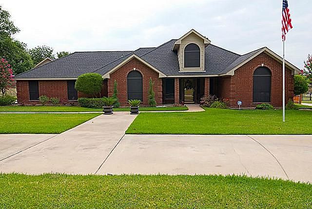 1st image of 820 Smith Ln