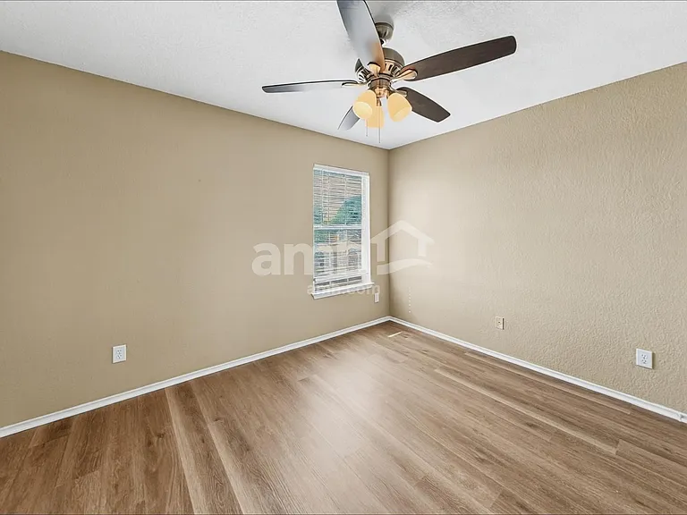 7504 Wood Slope Dr — Photo 19
