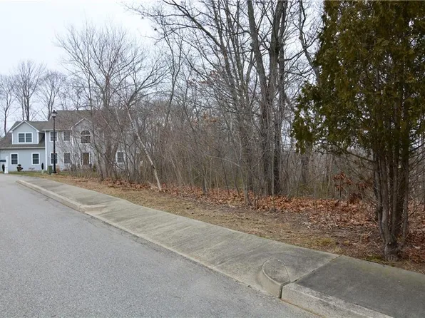 7 Arcadia Rd, West Warwick, RI 02893