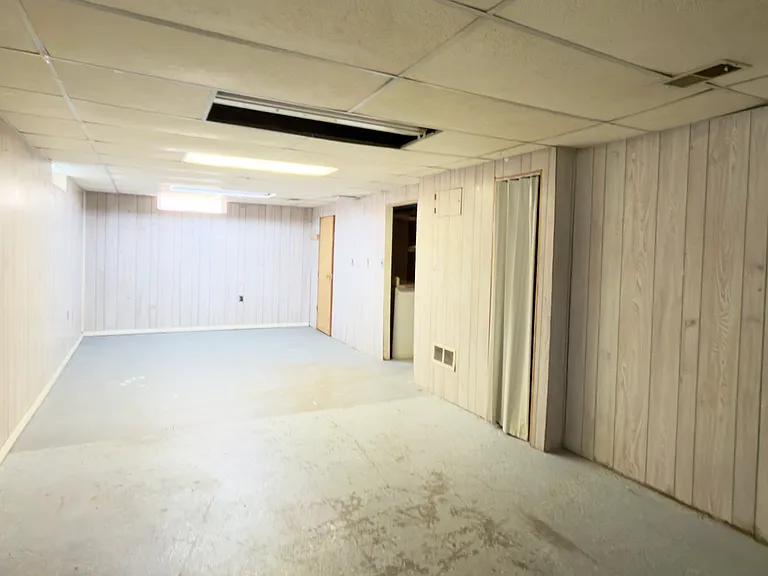 375 Cicotte St — Photo 8
