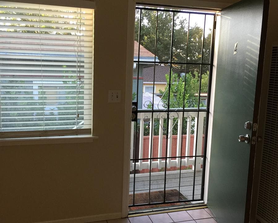 2nd image of 340 Gifford Ave APT 4