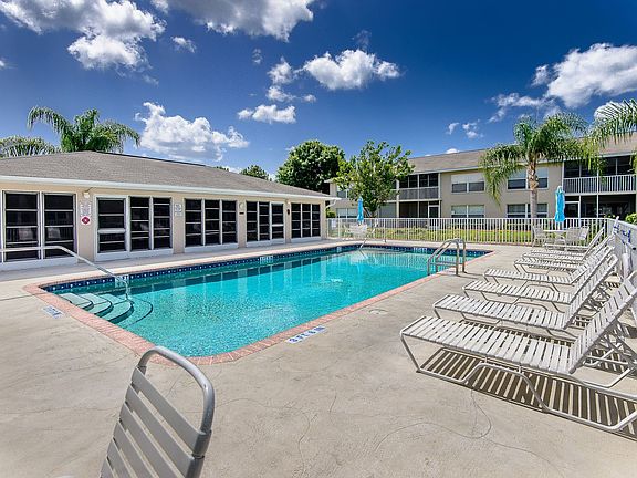 3rd image of 11644 SW Egret Cir APT 506