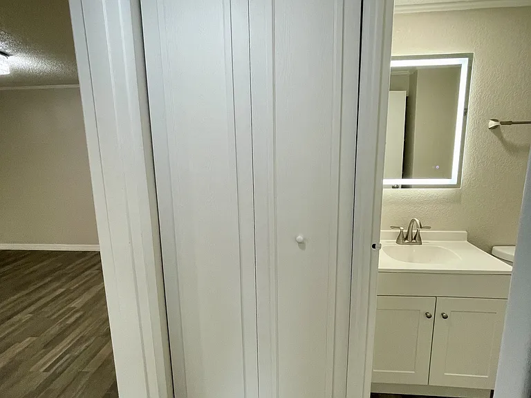Camellia Court Apartments — Photo 12