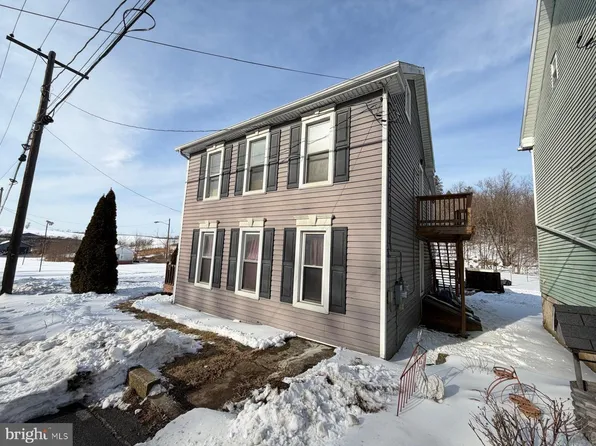 823 W Main St, Waynesboro, PA 17268