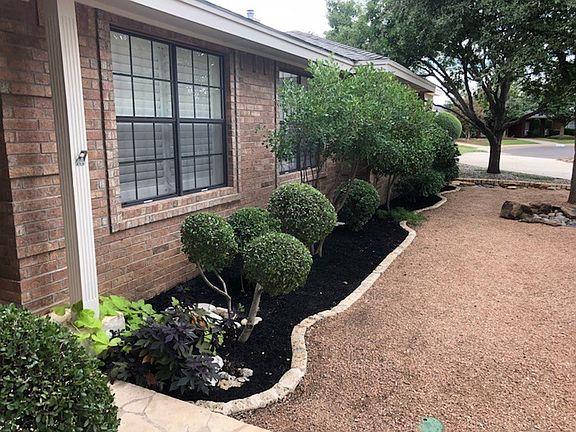 3rd image of 3703 Oakridge Ct