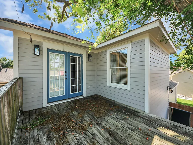 916 W Cottage St — Photo 29